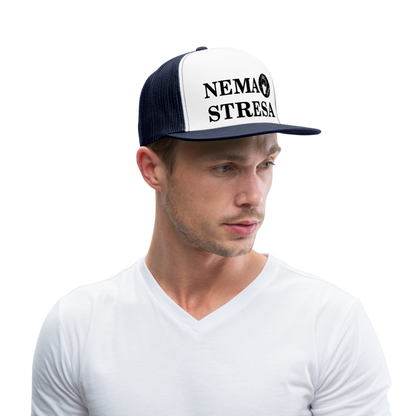 Boscho Kein Stress ® Trucker Cap Text kroatisch NEMA STRESA mit Logo - Weiß/Navy