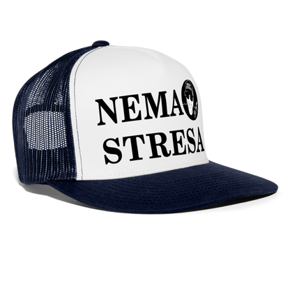 Boscho Kein Stress ® Trucker Cap Text kroatisch NEMA STRESA mit Logo - Weiß/Navy