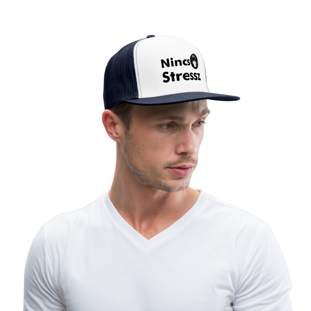 Boscho Kein Stress ® Trucker Cap Text Ungarisch mit Logo Nincs Stressz - Weiß/Navy